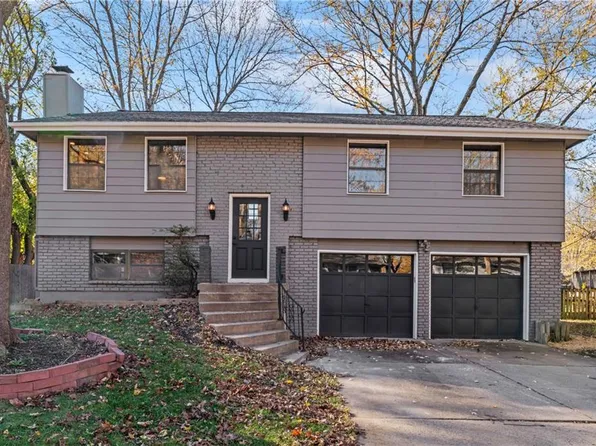 14820 S Bradley Dr, Olathe, KS 66062