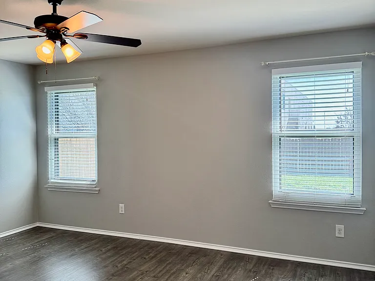 1212 Amazon Dr — Photo 5