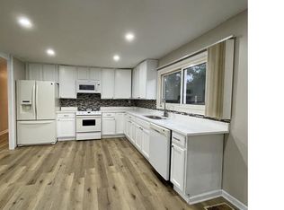 420 Garland Ave, Romeoville, IL 60446