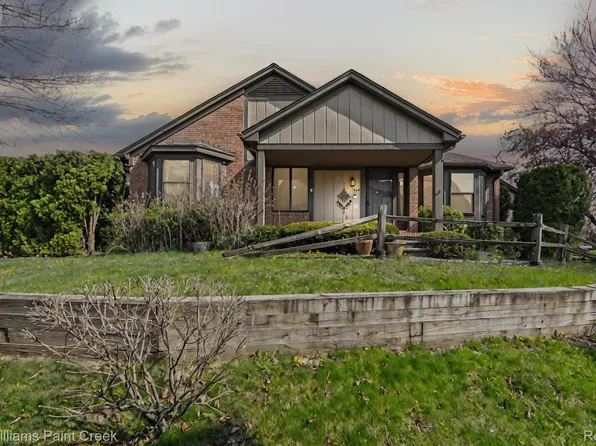 269 Meadow Bridge Dr, Rochester, MI 48307