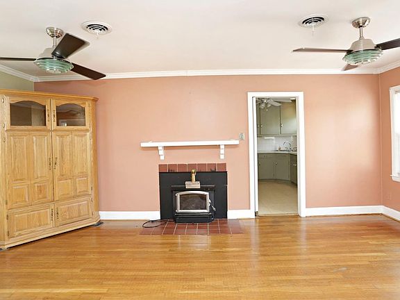 3rd image of 328 Northwood Dr