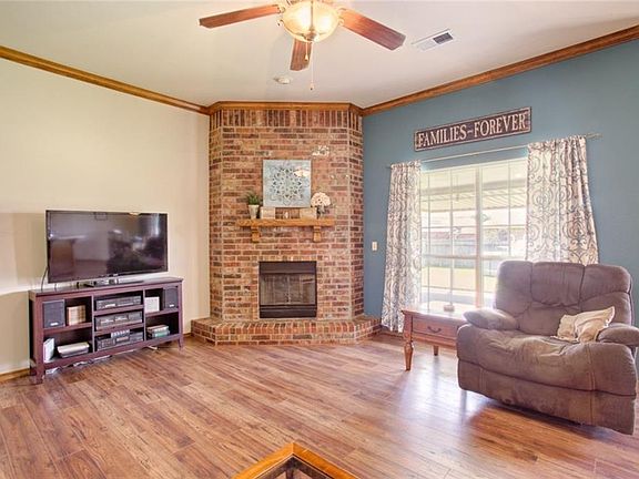 3rd image of 508 SW 156th St
