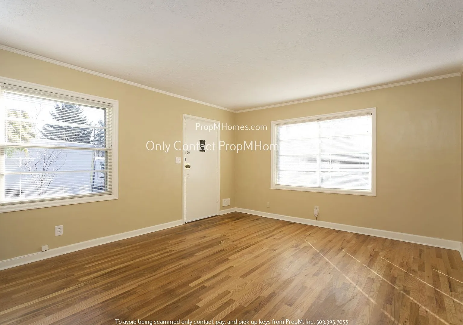 Charming Two Bedroom Duplex in SE! — Photo 2