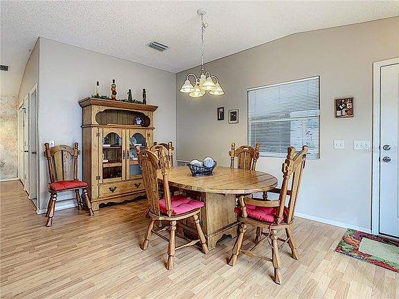 5th image of 2386 Southern Oak St