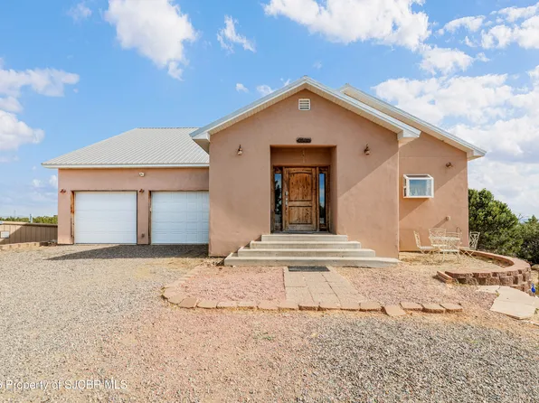 8668 Foothills Dr, Farmington, NM 87402