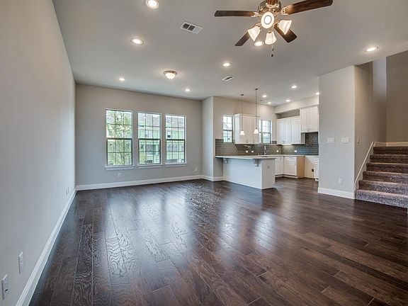 4th image of 2429 Merriweather Ln