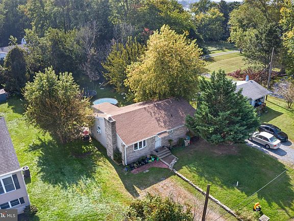 2nd image of 205 Dominion Ln