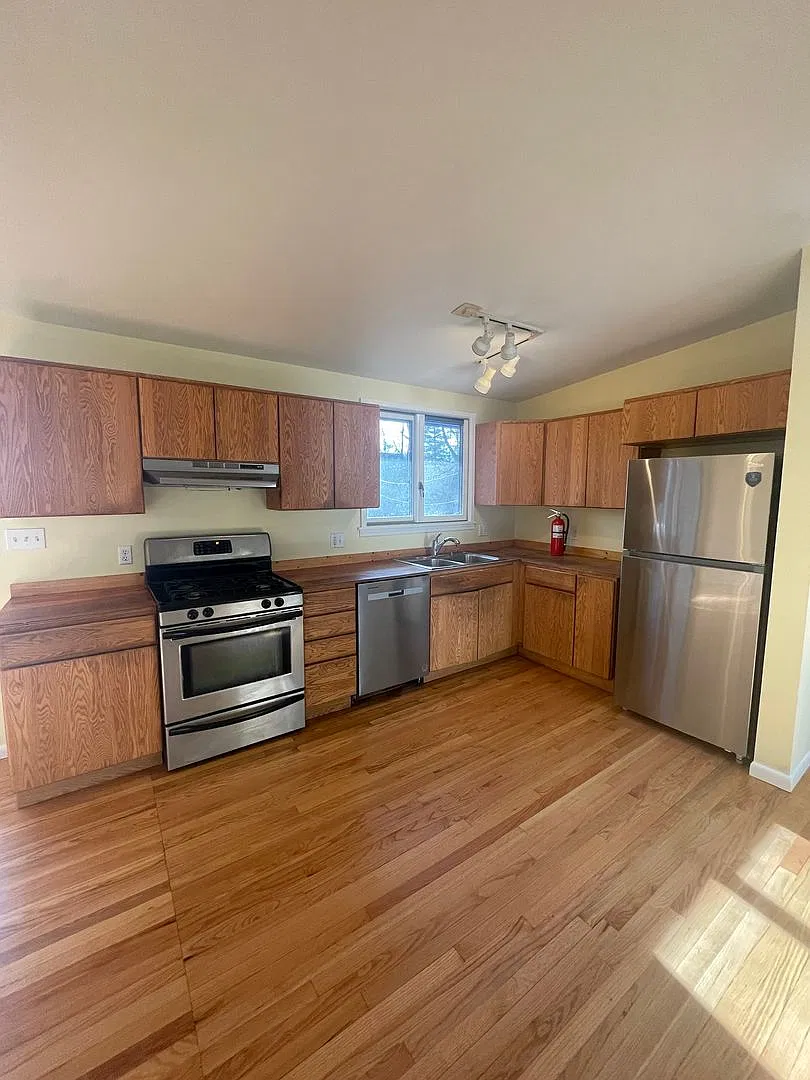 4-Bedroom in Downtown Ann Arbor | Short & Long Term Lease Options — Photo 1