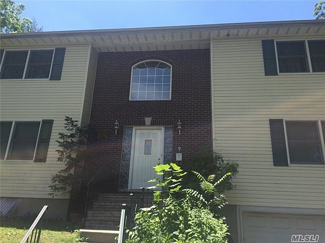 1st image of 7 Spinney Hill Dr