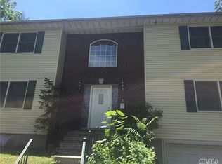 7 Spinney Hill Dr, Great Neck, NY 11020