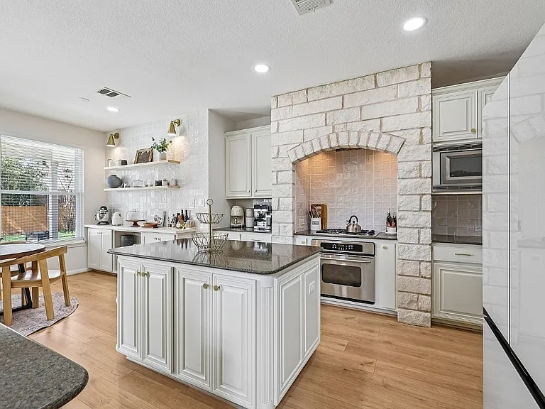 18712 Deep Water Dr — Photo 4
