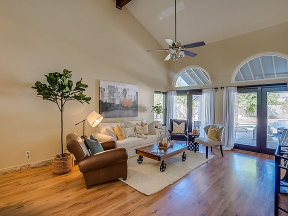 3rd image of 1930 E Sunburst Ln