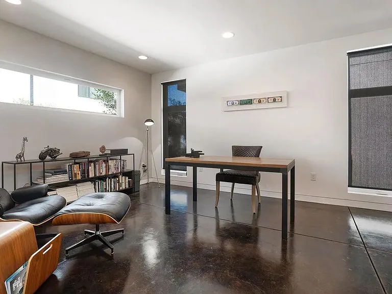 3235 Louise St — Photo 8