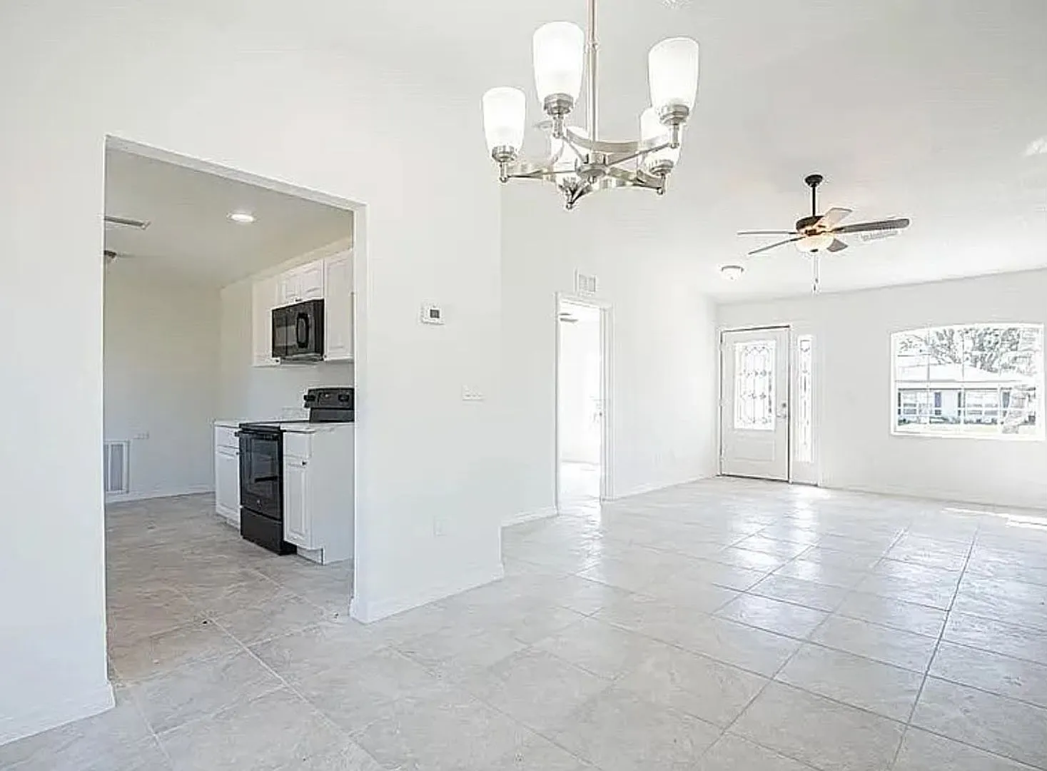 3/2/1 Single Family home- Available now! — Photo 3