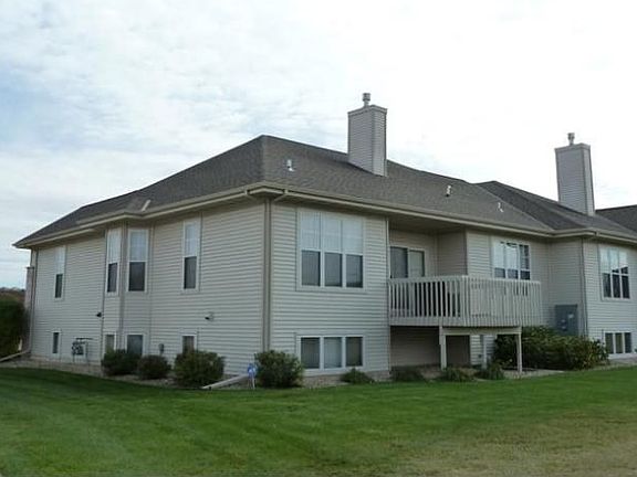 3rd image of 5672 Wilshire Dr