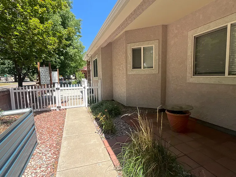 317 Victoria St — Photo 46