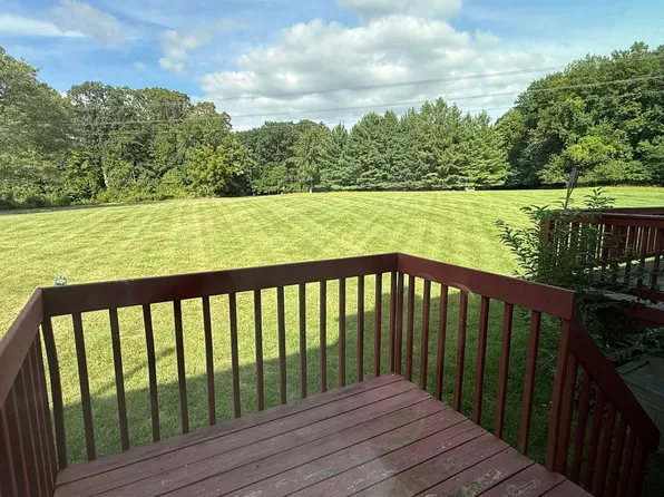 81 Louis James Ct, Upper Chichester, PA 19014