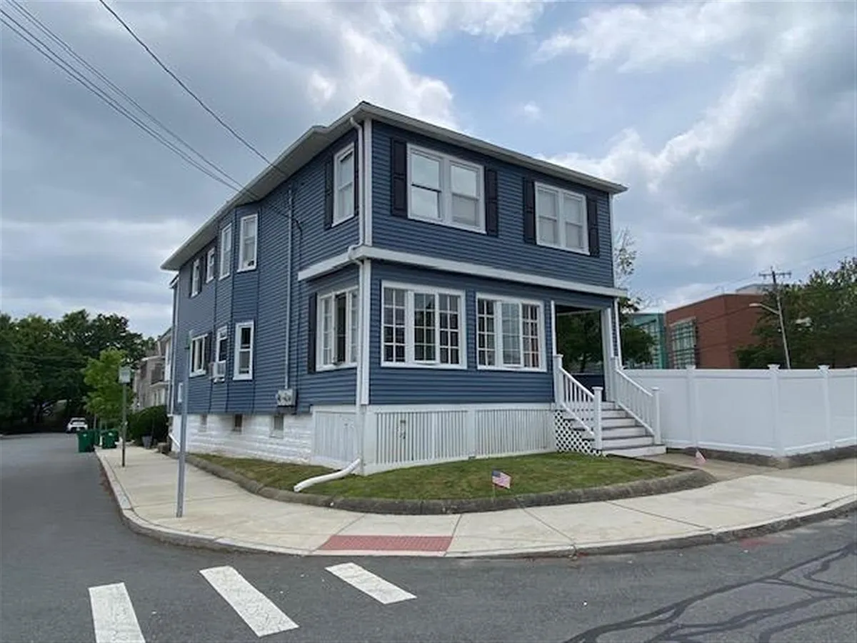 Building Photo - 122 Frederick Ave