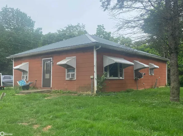 610 Olive St, Farmington, IA 52626