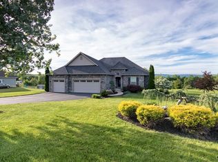 225 E Dell Rd, Nazareth, PA 18064