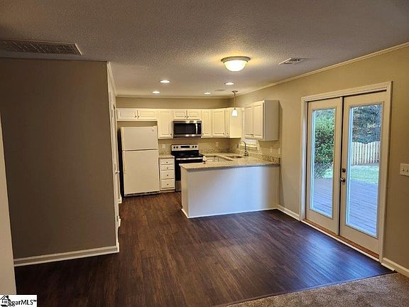 3rd image of 8 Cottonwood Tree Ct