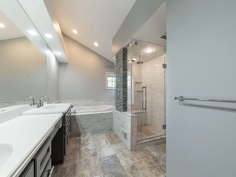 1688 Northlawn Blvd — Photo 32