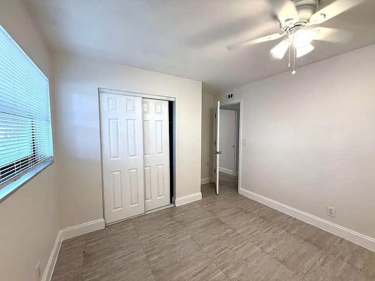 607 NE 29th Dr #22 — Photo 9