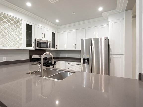2nd image of 1350 S Roxbury Dr #202