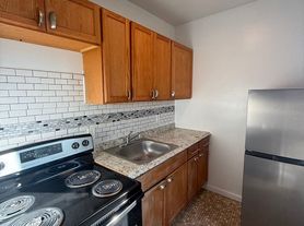 40 Lander St., 4