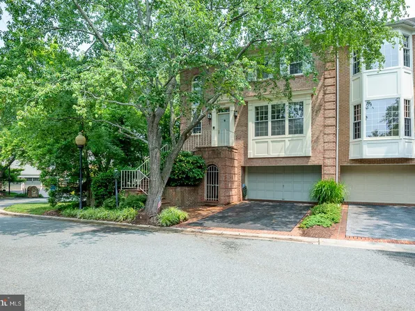 8900 Barrowgate Ct, Rockville, MD 20854
