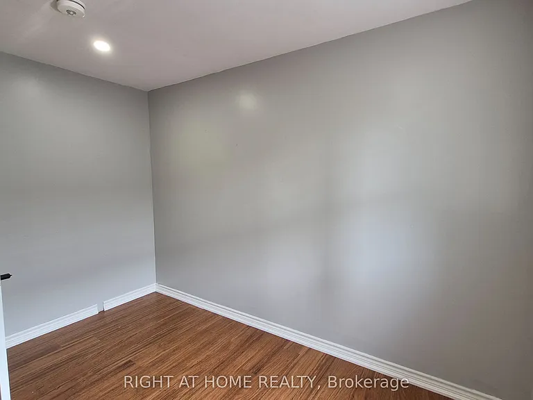 552 Grandview St S — Photo 21