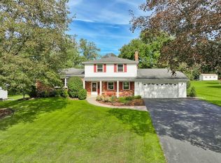 26 Bunker Hill Dr, Rochester, NY 14625