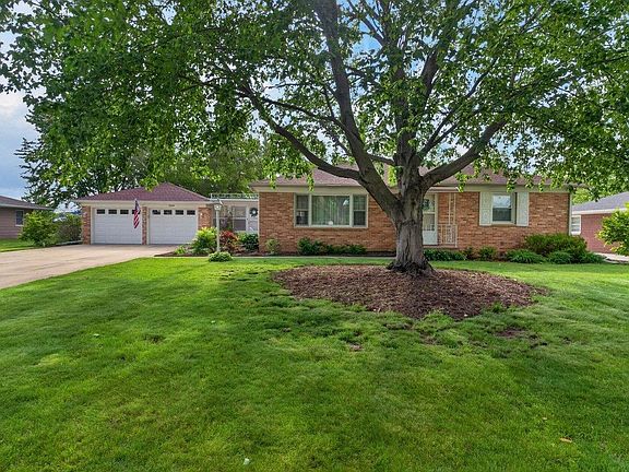 3rd image of 3104 Hillcrest Dr