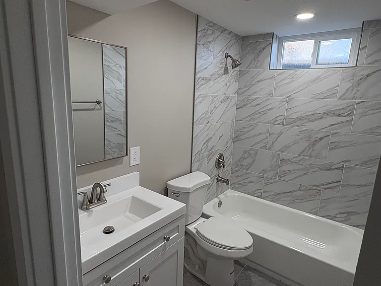 2042 W Mark St #B — Photo 3