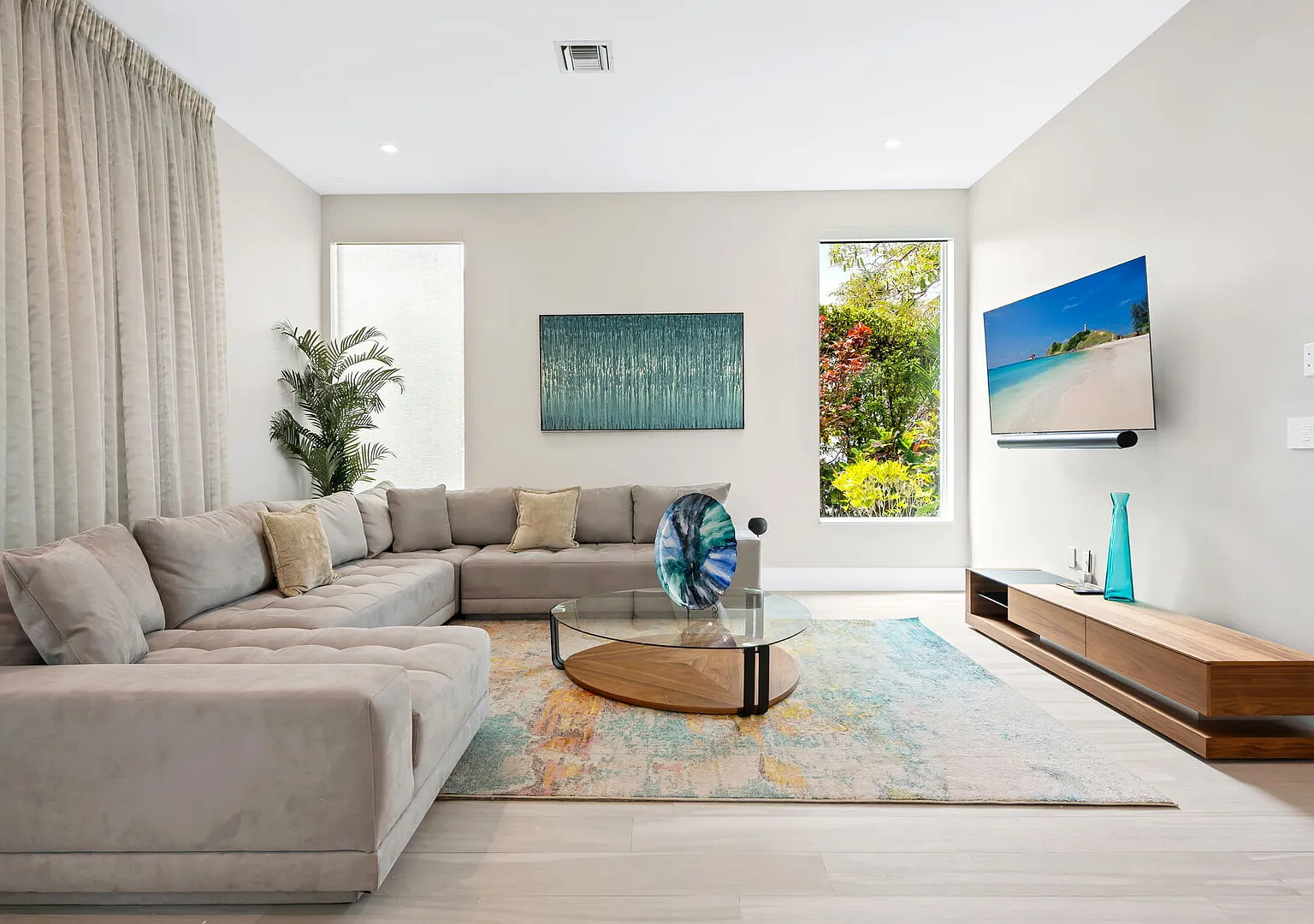 Coastal Pool Home 5 Bed Sleeps 15 — Photo 2