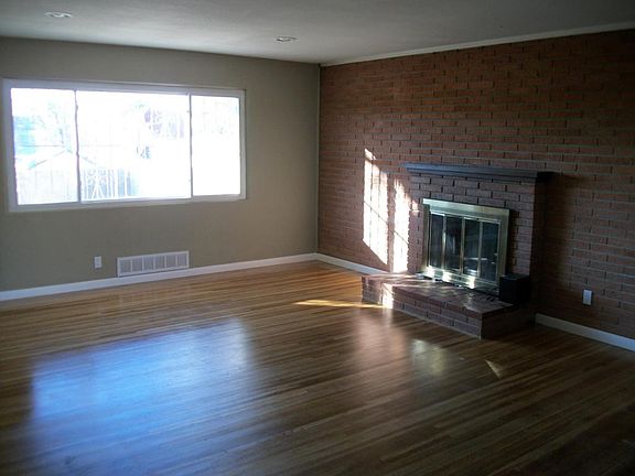 3rd image of 1713 Columbia Dr SE
