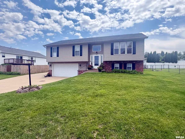 104 Independence Dr, East Peoria, IL 61611