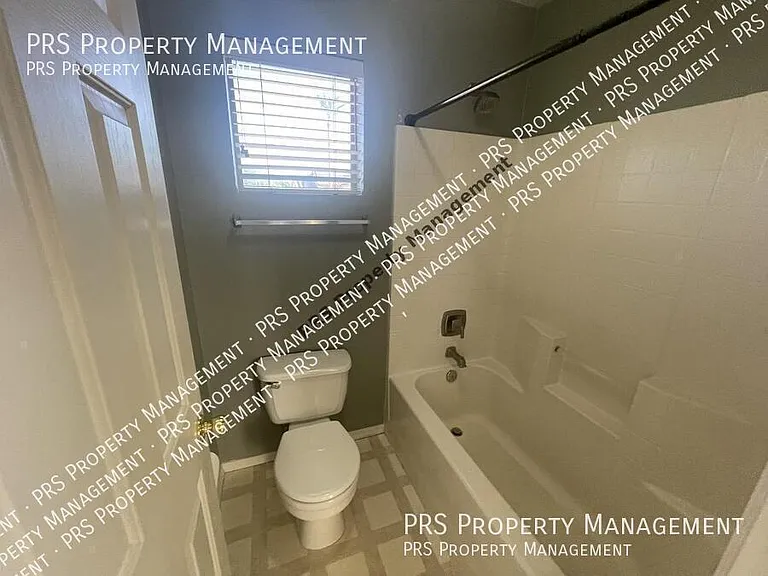 1053 W Bruce Ave — Photo 14
