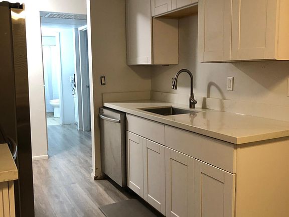 5th image of 328 Northbank Ct APT 56