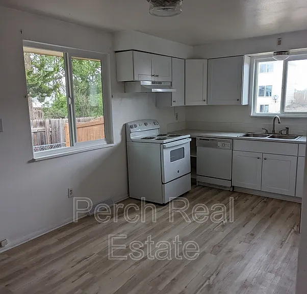 16506 E 13th Ave — Photo 3