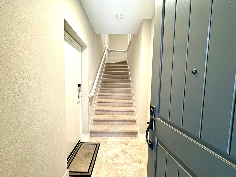 649 Sandalwood Dr #4 — Photo 4