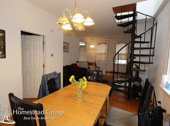 2nd image of 1015 W Wolfram St #Two