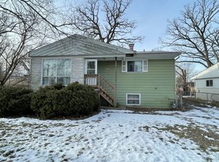 64 Robin Rd, Carpentersville, IL 60110