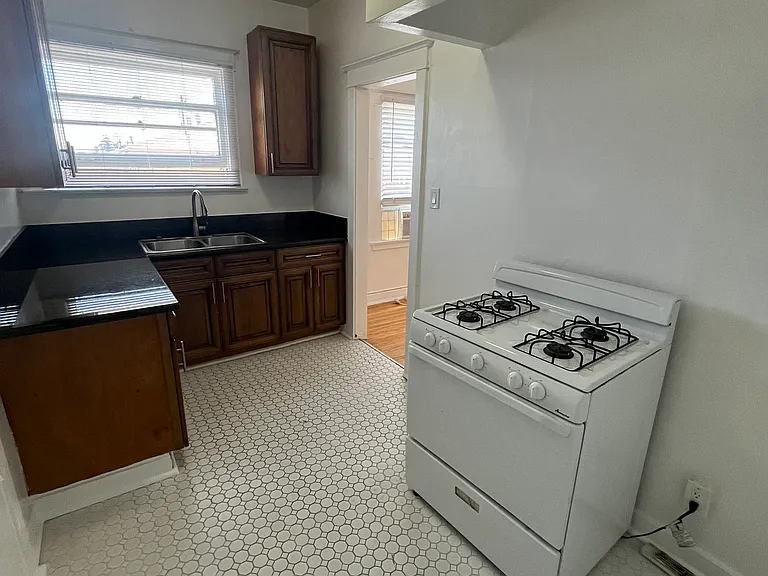 5117 Lemon Grove Ave #15 — Photo 12