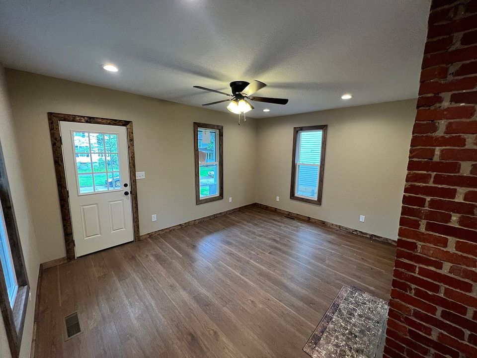 1st image of 613 1/2 E Montgomery St