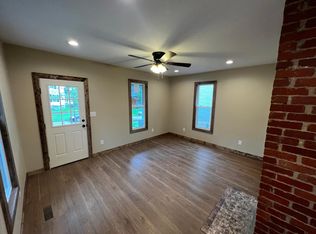 613 1/2 E Montgomery St, Marietta, OH 45750
