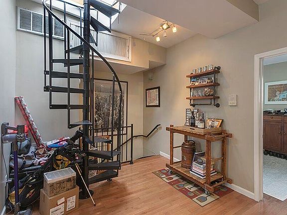 4th image of 112 Morris St APT 10
