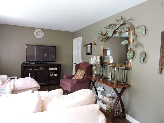 2nd image of 510 McKellar Dr