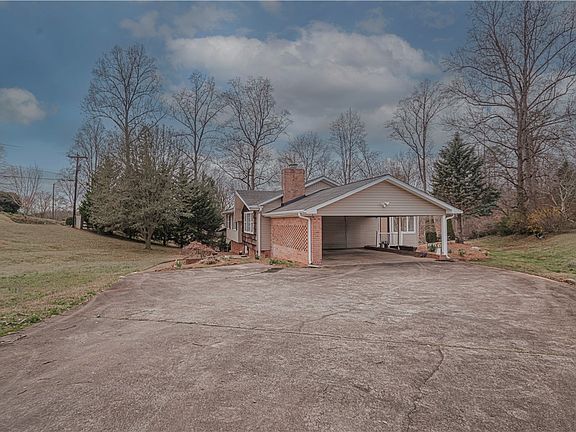 3rd image of 1618 E Saluda Lake Rd