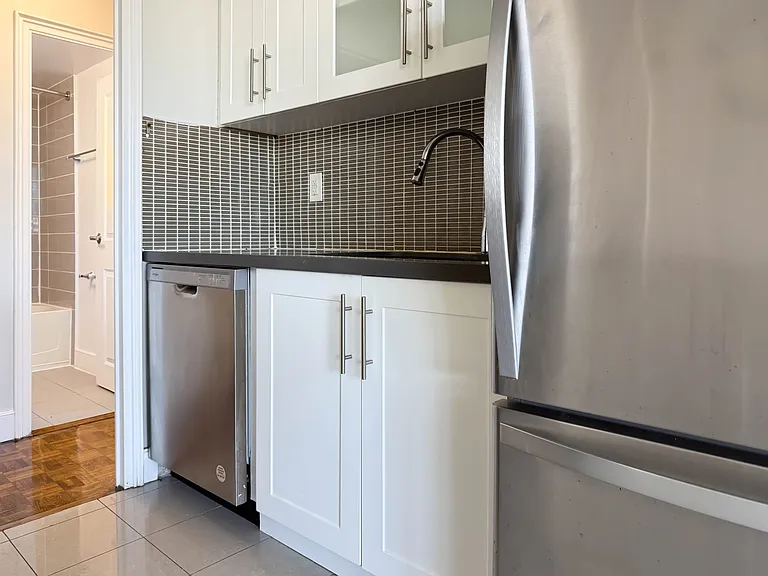 80 Wellesley St E #403 — Photo 5
